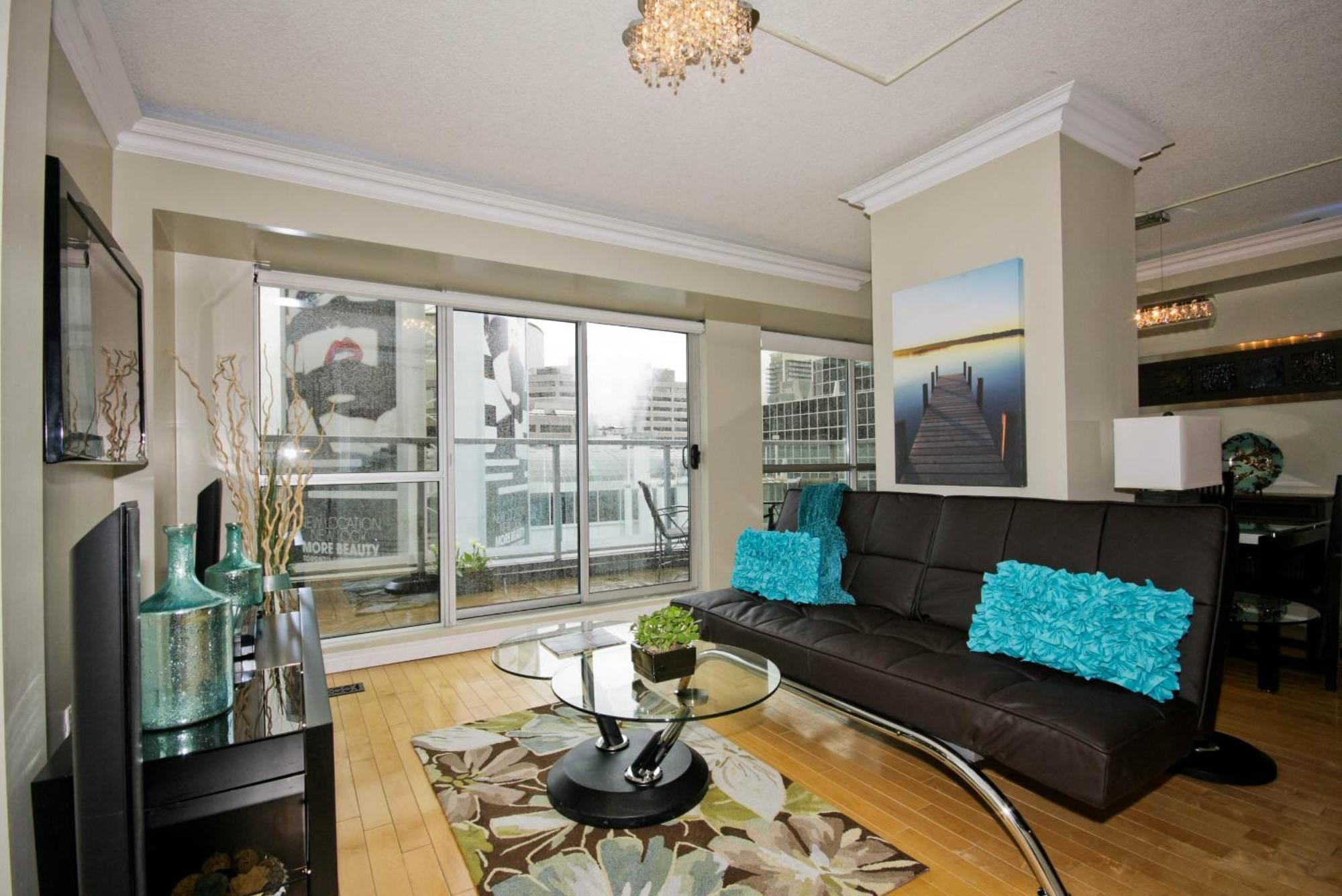 Yonge Suites Furnished Apartments Toronto Room photo