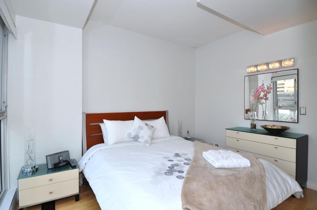 Yonge Suites Furnished Apartments Toronto Room photo